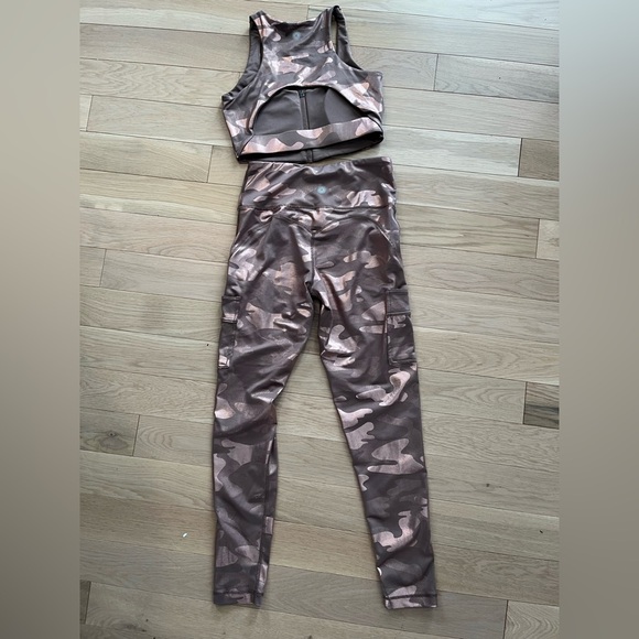 Camo Print rose gold and brown Women's workout kit bra and leggings size small - Picture 10 of 10